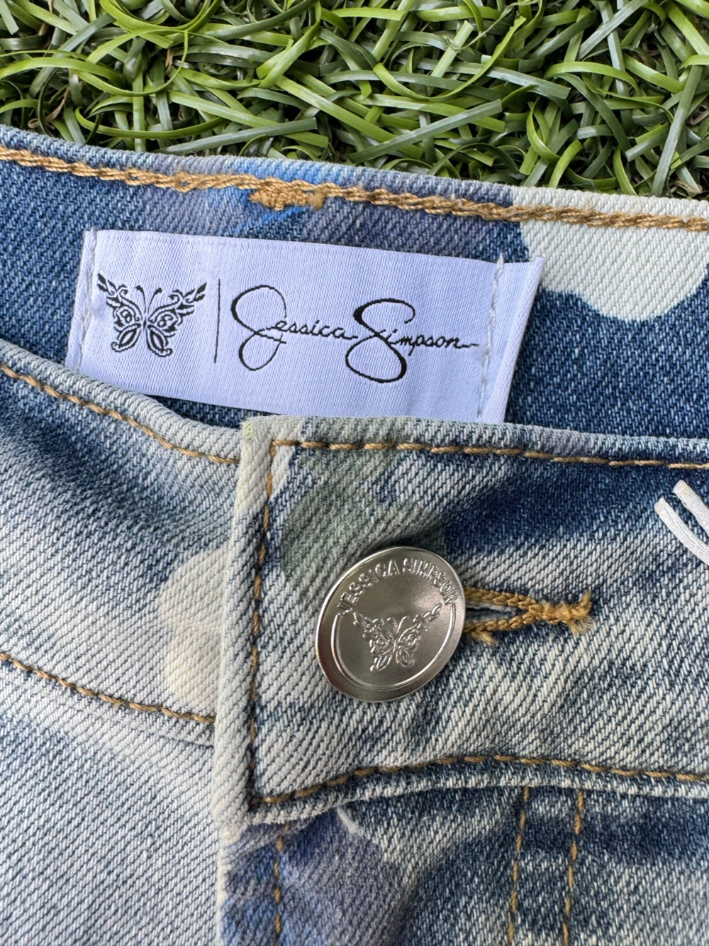 Jessica Simpson Ginger High Rise Floral Denim Shorts Size 6 NWT - Picture 12 of 17